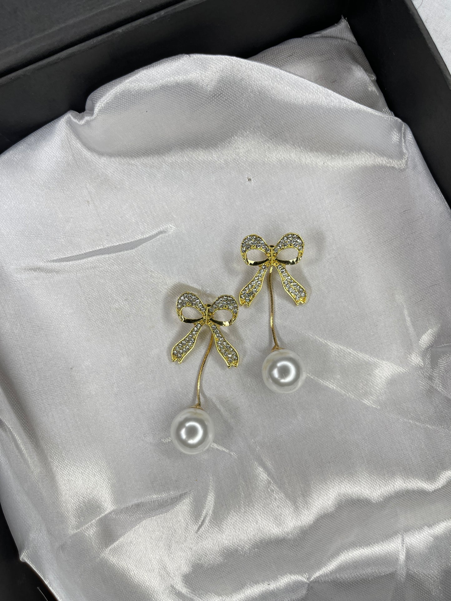 Golden Bow With Pearl Earrings