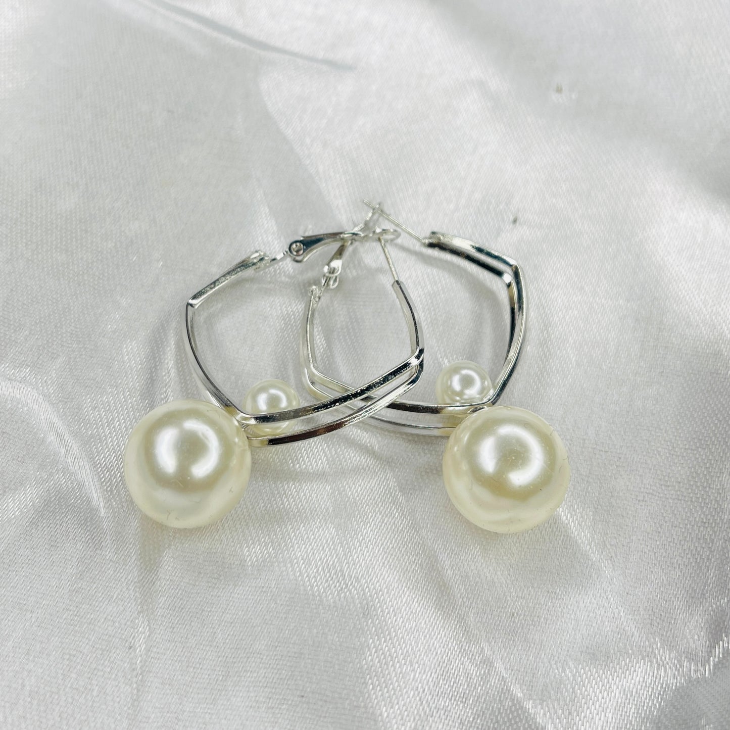 Casual Earring with pearl