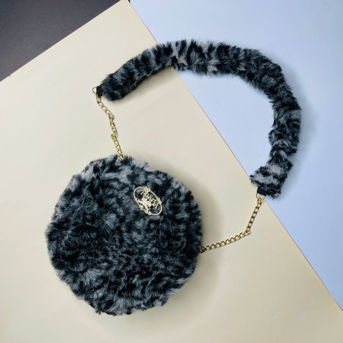 Bear Wool Side Purse Round